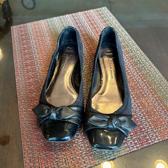 Etienne Aigner Black Ballet Flats with a Patent Leather Leather Detail Size 10 - Picture 2 of 8